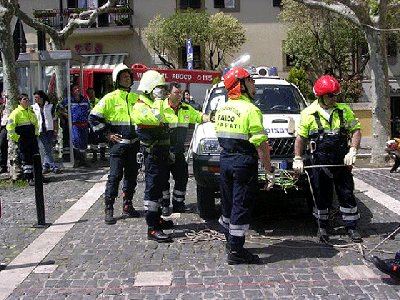 gruppo protezione civile al lavoro