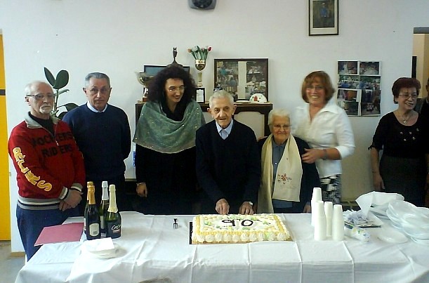 Foto di Gino Manzoli al Centro Diurno Terza Eta' in occasione dei 90 anni
