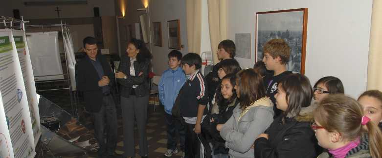 Foto dell'incontro con il Sindaco Ferrario e l'Assessore all'ambiente Giudici con i ragazzi della scuola media