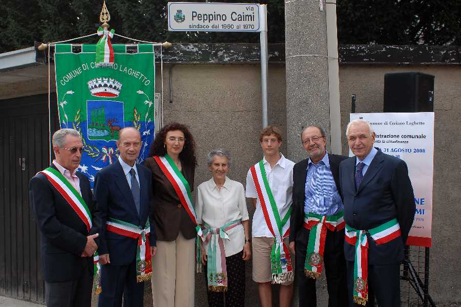 Foto della Signora Silvana, moglie di Peppino Caimi, del nipote Alberto e dei Sindaci Maiocchi, Sala, Ferrario, Silva e Giudici