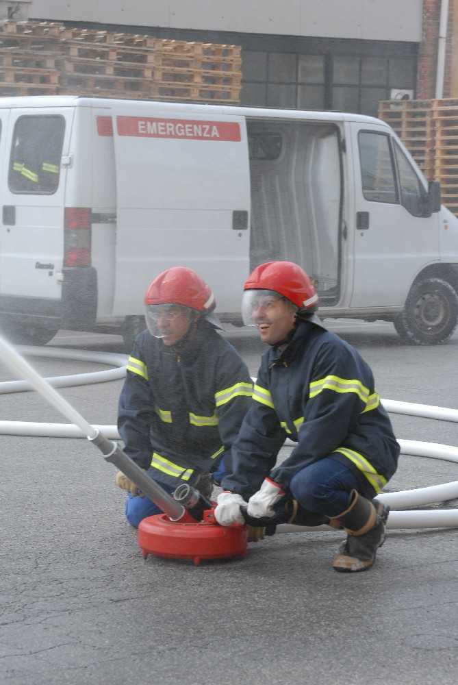 Foto della simulazione di spegnimento incendio