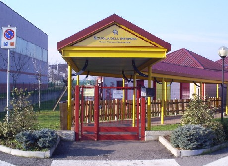 Immagine dell'entrata della Scuola dell'Infanzia