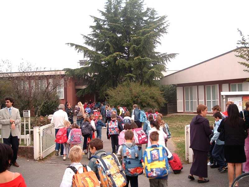 Foto dell'entrata della Scuola Elementaria di Ceriano
